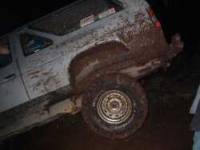 Nissan Pathfinder - DIRT DEVIL