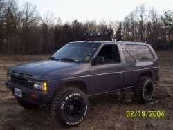 Nissan Pathfinder - beaten black and blue