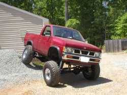 Nissan Hardbody - Mad Ups311