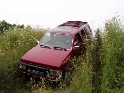 Nissan Pathfinder - LeftHandedMonkeyWrench (k