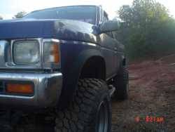 Nissan Hardbody - jackedHB