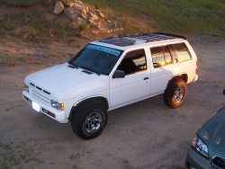 Nissan Pathfinder - whitie