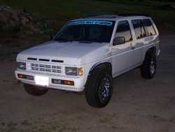 Nissan Pathfinder - whitie