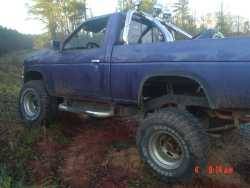 Nissan Hardbody - jackedHB