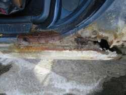 Nissan Pathfinder - rust