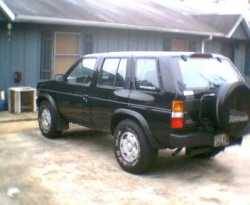 Nissan Pathfinder - robert