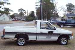 Nissan Hardbody - tony