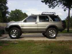 Nissan Pathfinder - Derek