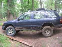 Nissan Pathfinder - Stryker