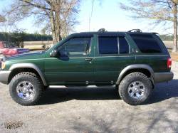 Nissan Pathfinder - pathy on 285's