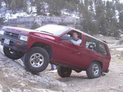 Nissan Pathfinder - Nade-N-Raid