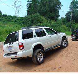 Nissan Pathfinder - BobbyJo