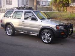 Nissan Pathfinder - bIG LOUIE