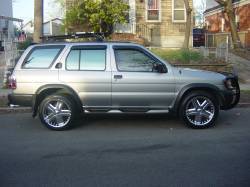 Nissan Pathfinder - BIG LOUIE N.Y