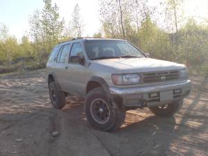 Nissan Pathfinder - at the floodway