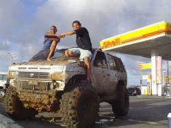 Nissan Pathfinder - Diesel Rig on 40s