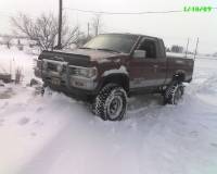 Nissan Hardbody - Playing in the yard