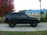 Nissan Pathfinder - Side shot