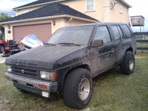 Nissan Pathfinder - black momba