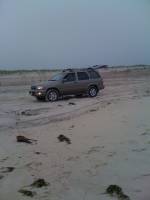 Nissan Pathfinder - beach