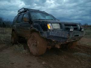 Nissan Xterra - wheelin