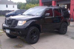 Nissan Pathfinder - Lift, 33s, blacked out